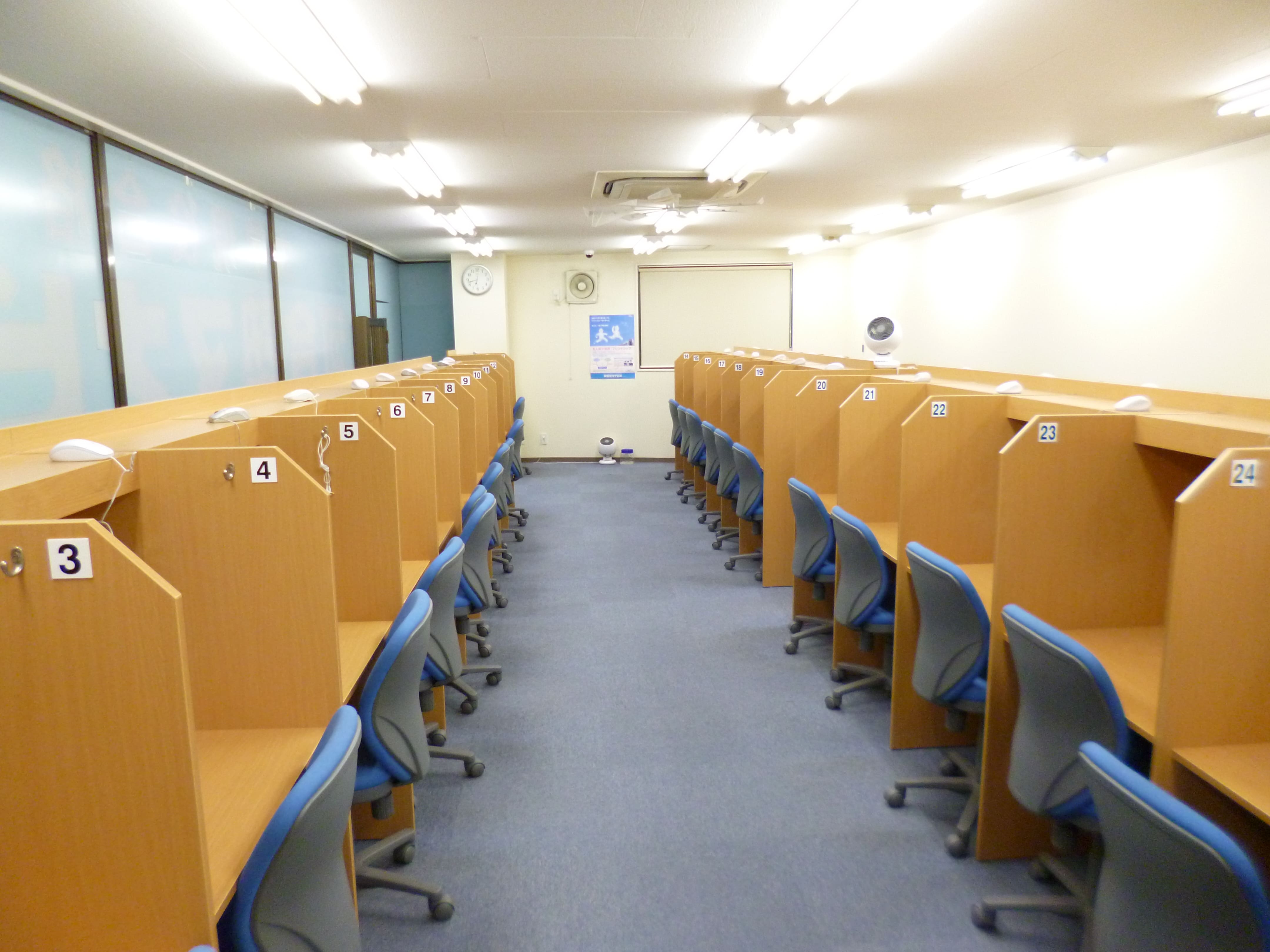 受講ブースフロア（クリックして拡大）